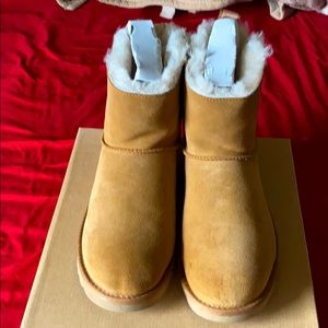 UGG W/CUSTOMIZABLE BAILEY BOW MINI